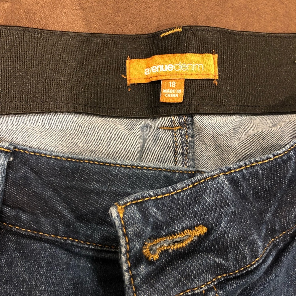 Avenue denim capris - Picture 4 of 4